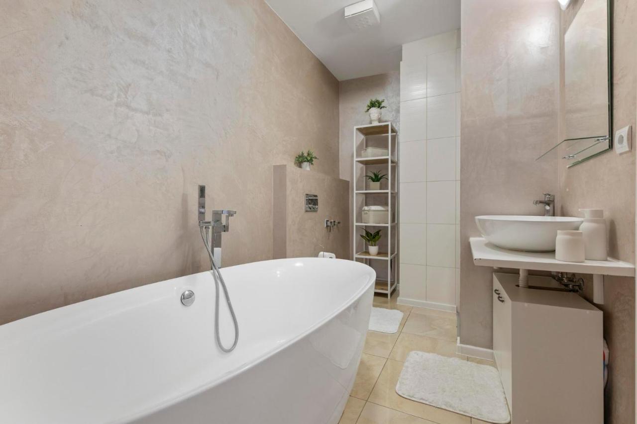 Urban Elegance Retreat Lejlighed Bratislava Eksteriør billede